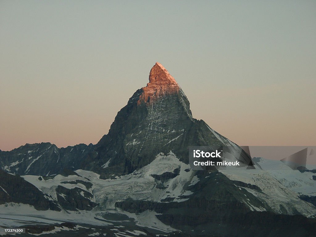 Monte Cervino montagna all'alba, Svizzera - Foto stock royalty-free di Alba - Crepuscolo