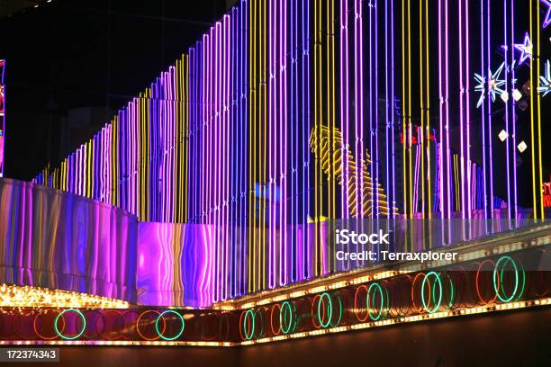 Неоновый Свет На Здание Казино — стоковые фотографии и другие картинки Лас-Вегас - Лас-Вегас, Иллюминация, Ночь