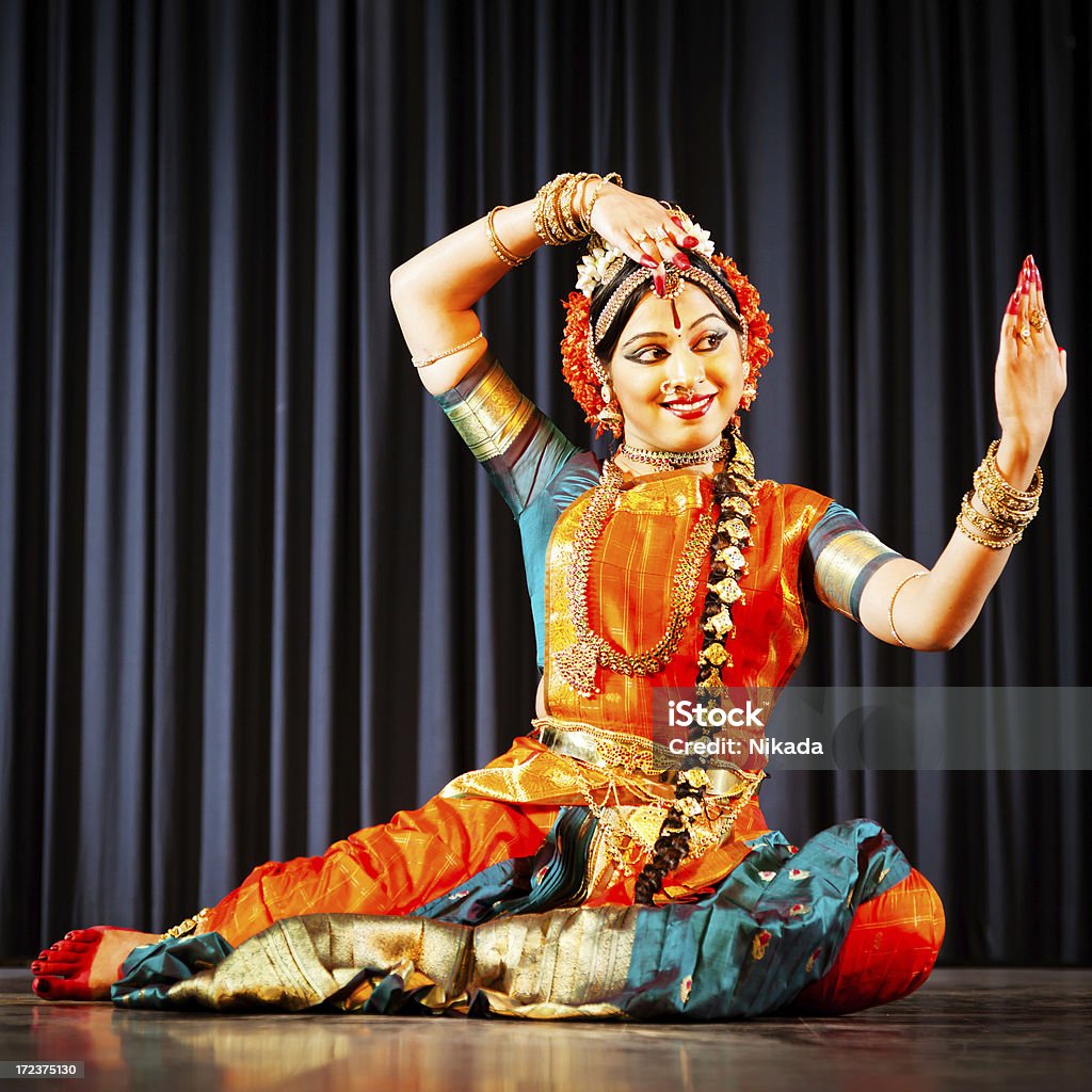 Ballerino tradizionale in India - Foto stock royalty-free di Bollywood