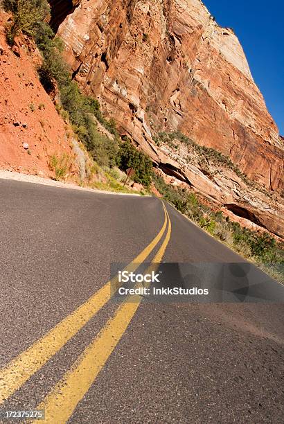 Passo De Montanha - Fotografias de stock e mais imagens de Cordilheira - Montanha - Cordilheira - Montanha, Estrada, Estrada principal