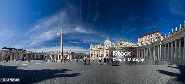 St Peters Square Foto de stock y más banco de imágenes de El Vaticano - El Vaticano, Basílica de San Pedro, Plaza