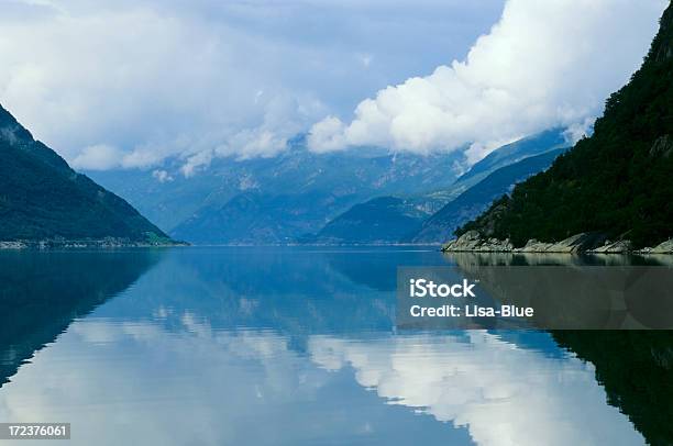 Fjord - zdjęcia stockowe i więcej obrazów Bez ludzi - Bez ludzi, Chmura, Cisza