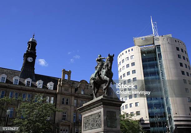 Foto de Leeds City Square Com A Estátua The Black Prince e mais fotos de stock de Leeds - Leeds, Ponto Turístico, Edward the Black Prince