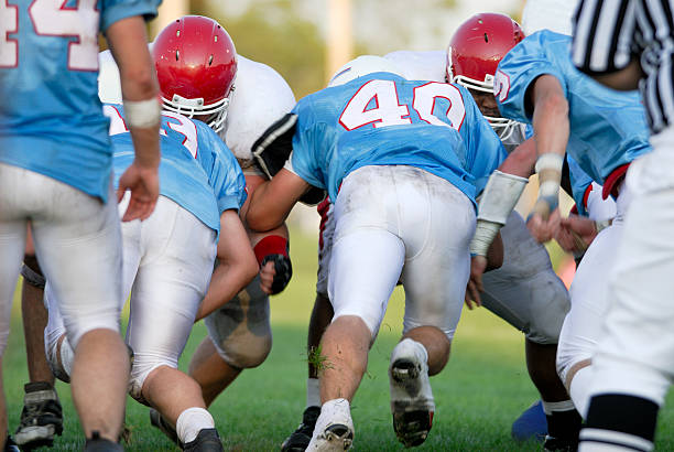 istock Blocking at the line of scrimmagem 172376662