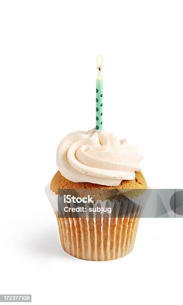 バニラカップケーキ - カップケーキのストックフォトや画像を多数ご用意 - カップケーキ, 誕生日ケーキ, 誕生日