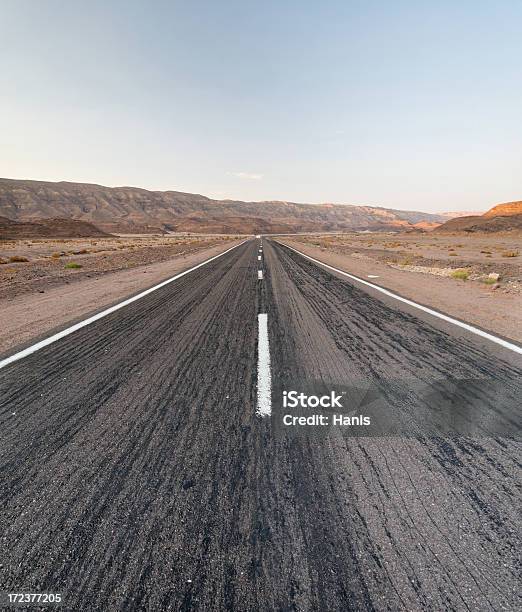 Strada Del Deserto - Fotografie stock e altre immagini di Accessibilità - Accessibilità, Ambientazione esterna, Aperto