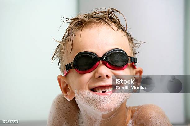 Foto de Jovem Nadador e mais fotos de stock de 6-7 Anos - 6-7 Anos, 8-9 Anos, Alegria