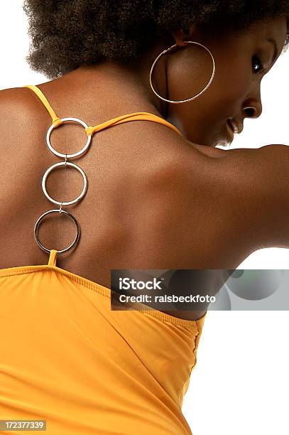 Rückansicht Des Frau Im Gelben Kleid Stockfoto und mehr Bilder von Abendgarderobe - Abendgarderobe, Afrikanischer Abstammung, Afro-Frisur