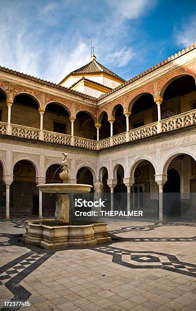 Central Terrasse In Der Casa De Pilatos Stockfoto und mehr Bilder von Andalusien - Andalusien, Architektonisches Detail, Blumenbeet