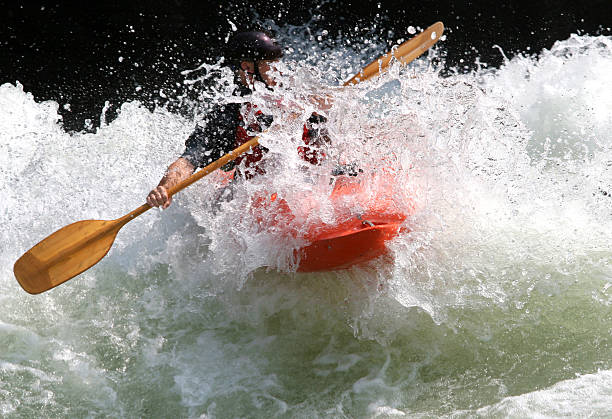 navegante de aguas bravas - kayaking white water atlanta river nature fotografías e imágenes de stock