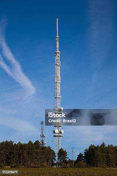 Comunicazione Globale - Fotografie stock e altre immagini di Ambientazione esterna - Ambientazione esterna, Antenna - Attrezzatura per le telecomunicazioni, Antenna parabolica