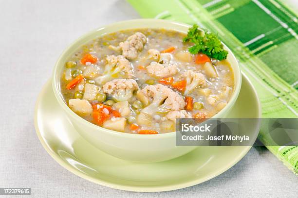 Sopa De Verduras En Bowl Foto de stock y más banco de imágenes de Alimento - Alimento, Alimentos cocinados, Apio