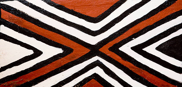 gana e burkina faso: tradicional gourounsi parede padrão - africa pattern tribal art ghana imagens e fotografias de stock
