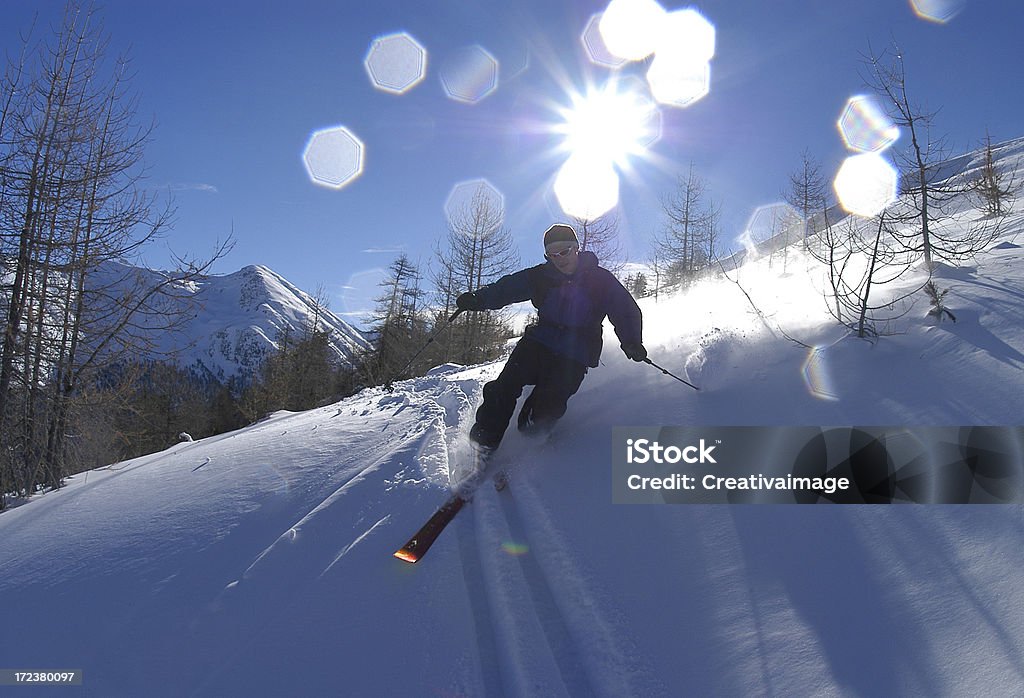 Controluce con riflessi sciatore - Foto de stock de Esquí telemark libre de derechos