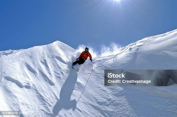 Azione Di Neve Fresca - Fotografie stock e altre immagini di Acrobazia - Acrobazia, Adulto, Alpi