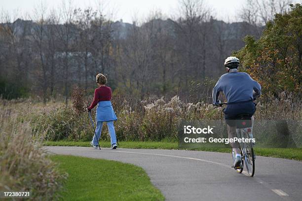 Senior Esercizio - Fotografie stock e altre immagini di Adulto - Adulto, Ambientazione esterna, Anziani attivi