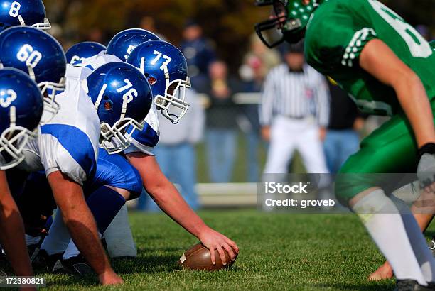 American Footballline Of Scrimmage Stockfoto und mehr Bilder von Amerikanischer Football - Amerikanischer Football, Athlet, Football - Spielball