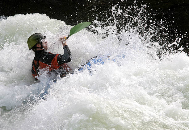 com necessidades especiais - white water atlanta kayak rapid kayaking - fotografias e filmes do acervo