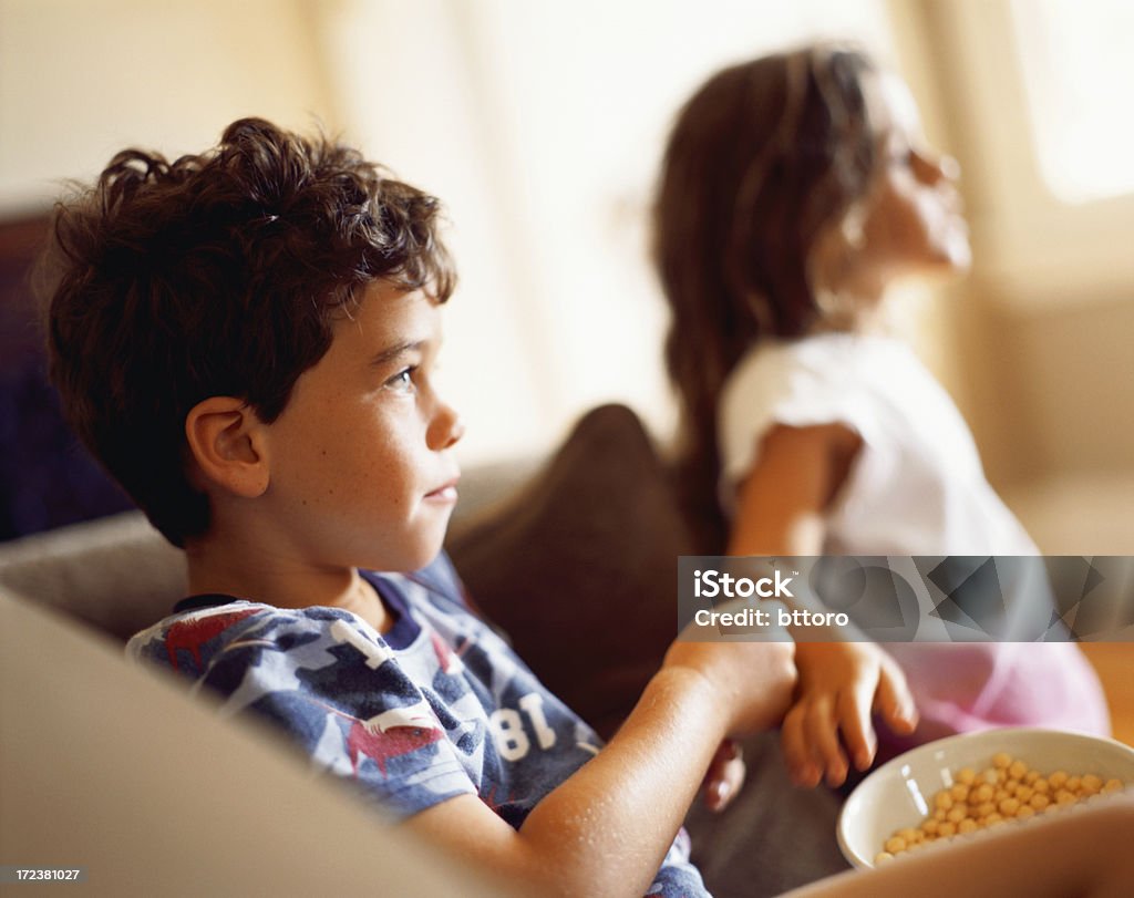 Brother hermana comía cereal - Foto de stock de Comer libre de derechos