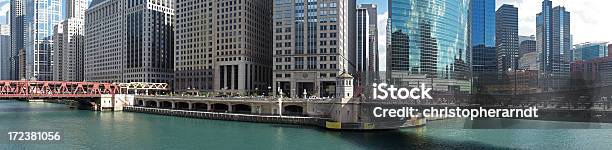 Fiume Chicago Panorama - Fotografie stock e altre immagini di Fiume Chicago - Fiume Chicago, Centro della città, Chicago - Illinois