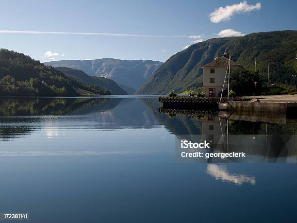 Photo libre de droit de Fjord De Hardanger Ponton banque d'images et plus d'images libres de droit de Culture norvégienne - Culture norvégienne, Image dépouillée, Nature