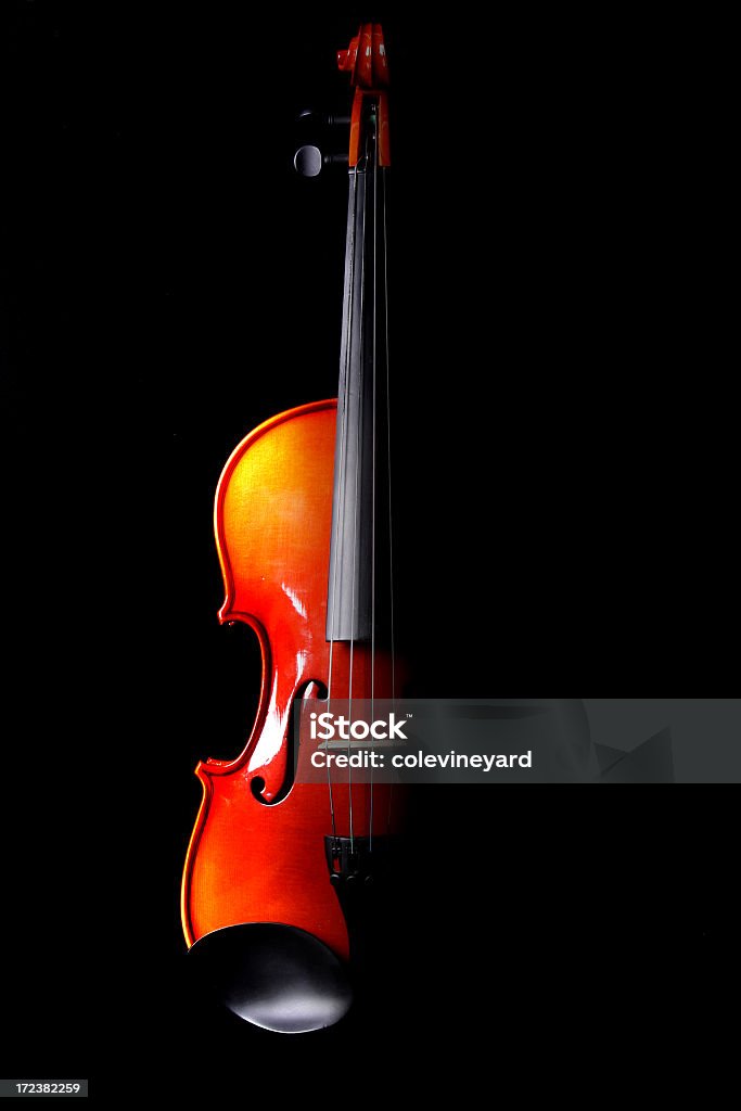 Violín - Foto de stock de Fondo negro libre de derechos