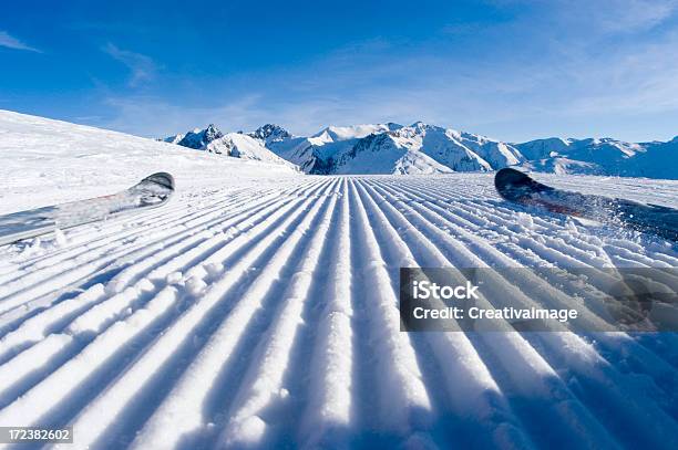 Ski Stockfoto und mehr Bilder von Aktivitäten und Sport - Aktivitäten und Sport, Alpen, Athlet