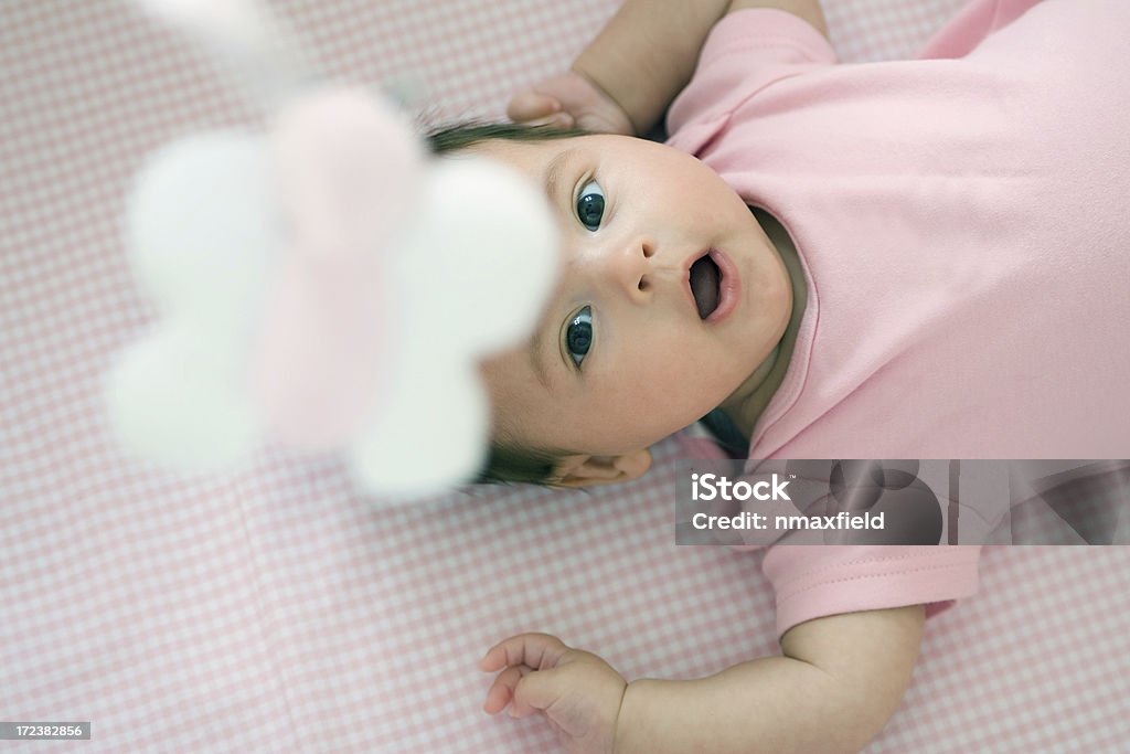 Bambino sorridente al cellulare - Foto stock royalty-free di Bebé
