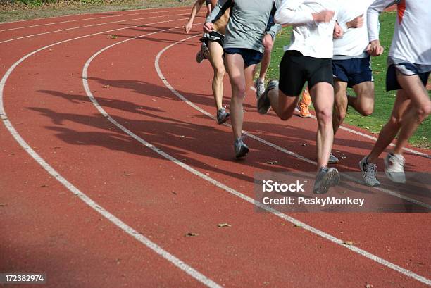 Athleten Die Läuft Auf Roten Running Track Stockfoto und mehr Bilder von Beenden - Beenden, Ende, Laufbahn
