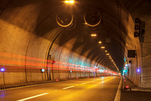 Cтоковое фото Автодорожный тоннель с хвост огни