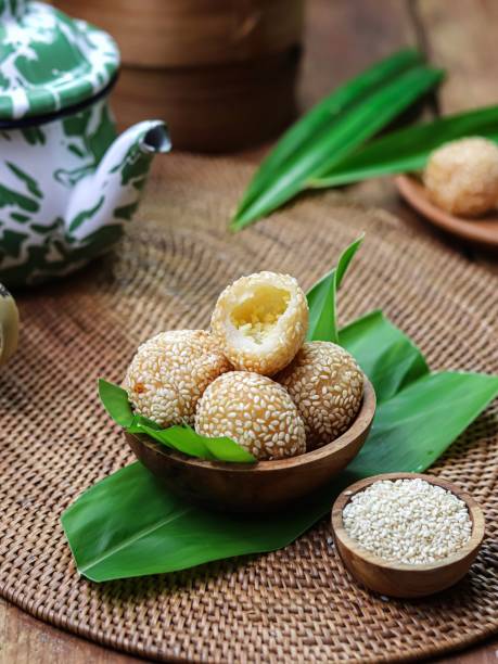istock Sesame seed balls or Onde-onde 1723832453