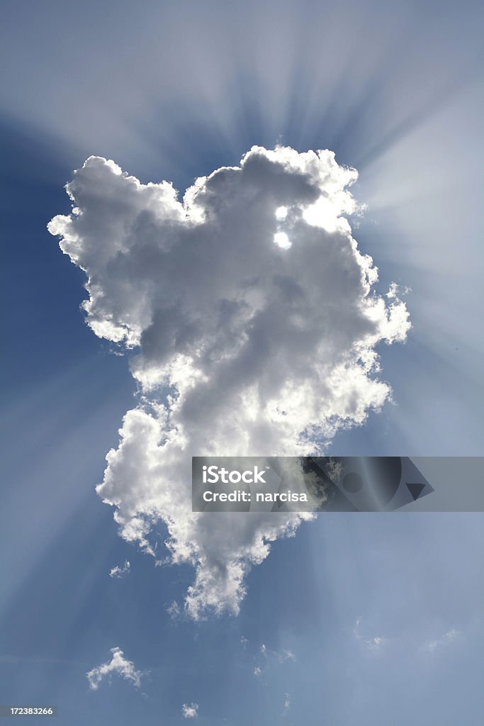 cloud y rayos de sol - Foto de stock de Esperanza libre de derechos