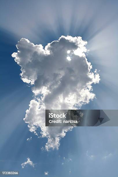 Cloud Y Rayos De Sol Foto de stock y más banco de imágenes de Esperanza - Esperanza, Abstracto, Aire libre