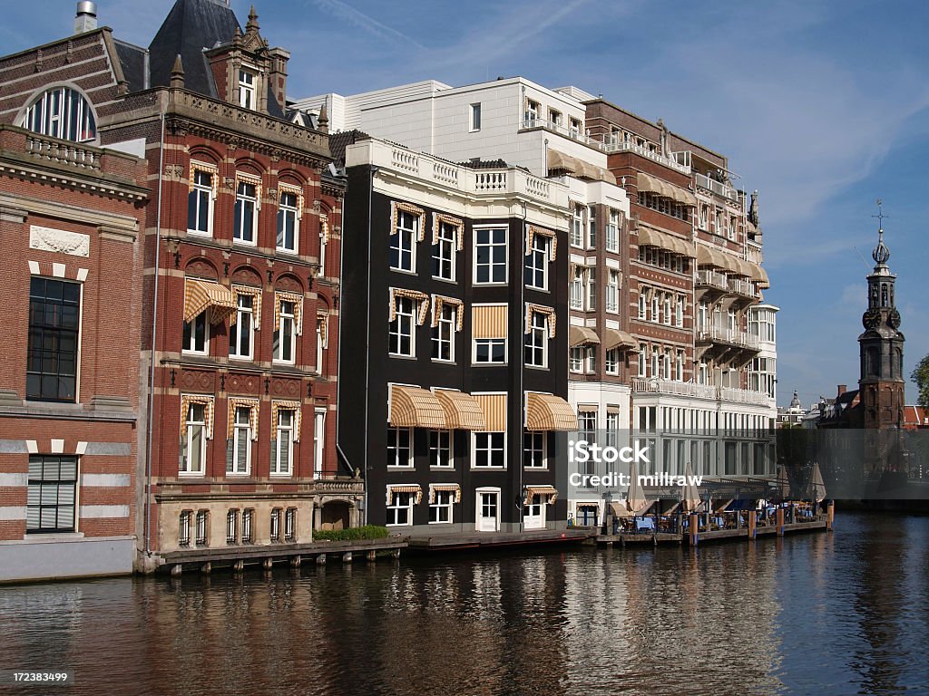 Hôtels et maisons le long des canaux d'Amsterdam - Photo de Amsterdam libre de droits