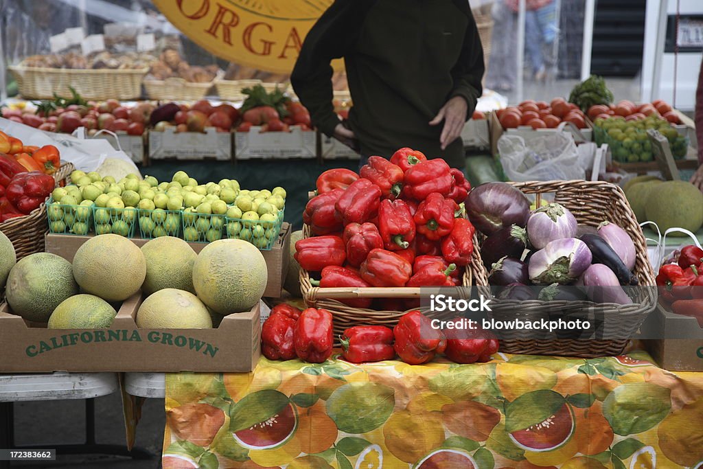 Farmers Market: Zakupy - Zbiór zdjęć royalty-free (Bakłażan)