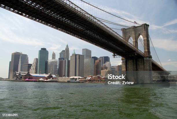 Manhattan Unter Der Brooklyn Bridge Stockfoto und mehr Bilder von Anlegestelle - Anlegestelle, Beengt, Blau