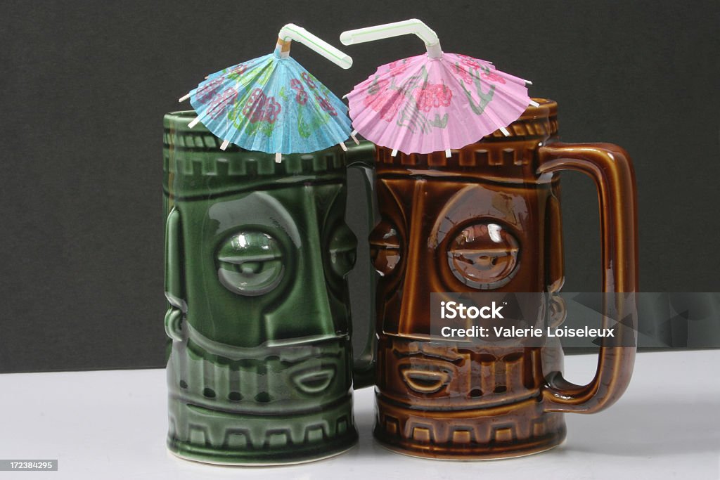 Dos tazas tiki - Foto de stock de Alfarería libre de derechos