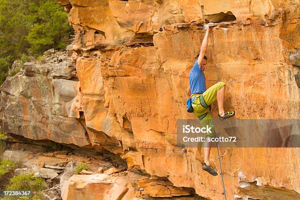 Rockclimber Masculino - Fotografias de stock e mais imagens de Ao Ar Livre - Ao Ar Livre, Arnês de segurança, Atividade