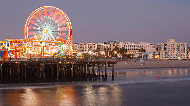 santa monica di notte - santa monica beach california house foto e immagini stock