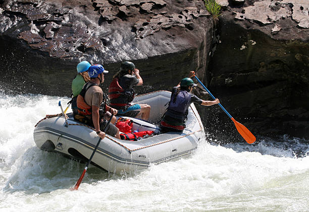 río abajo - rafting rapid white water atlanta whitewater boating fotografías e imágenes de stock