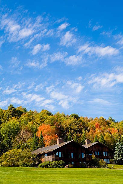istock Lodge In The Autumn Hills 172385216