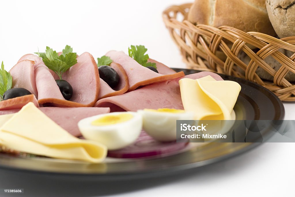 Teller mit Schinken, Käse und Ei - Lizenzfrei Freisteller – Neutraler Hintergrund Stock-Foto