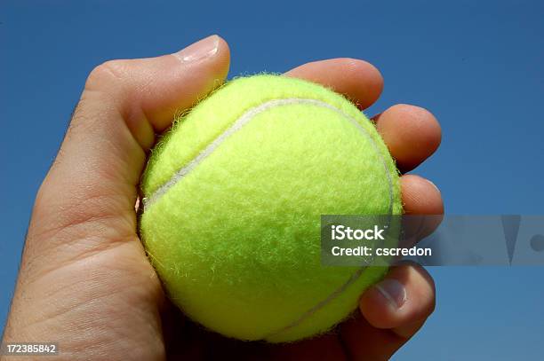Tennishand Stockfoto und mehr Bilder von Spielball - Spielball, Tennis, Aufschlagen - Sport
