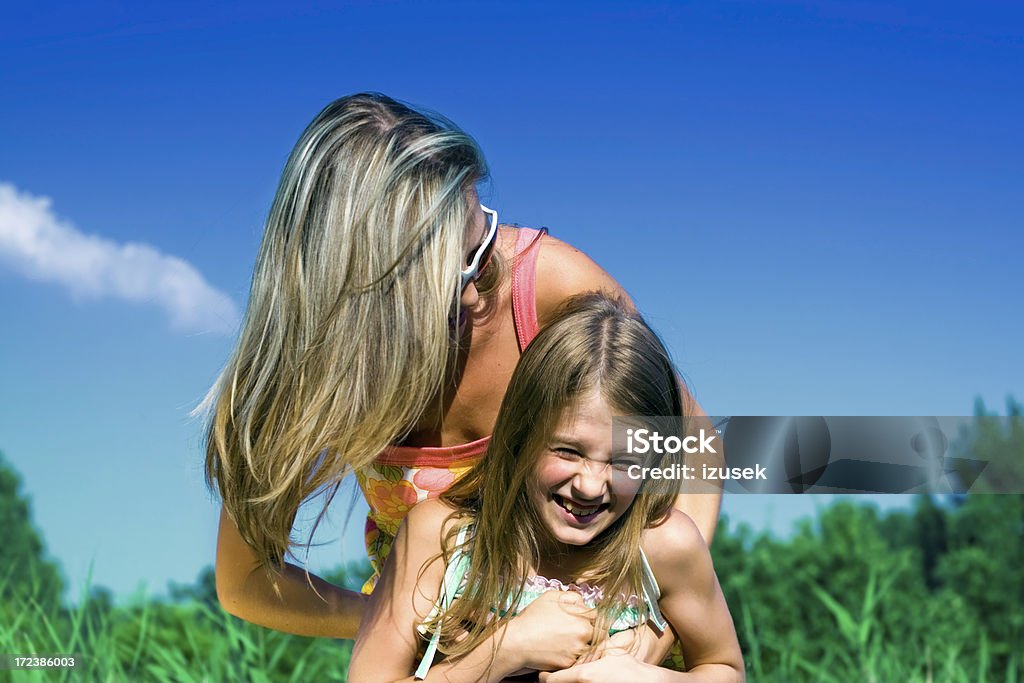 Lachen Mädchen mit Mutter - Lizenzfrei 10-11 Jahre Stock-Foto