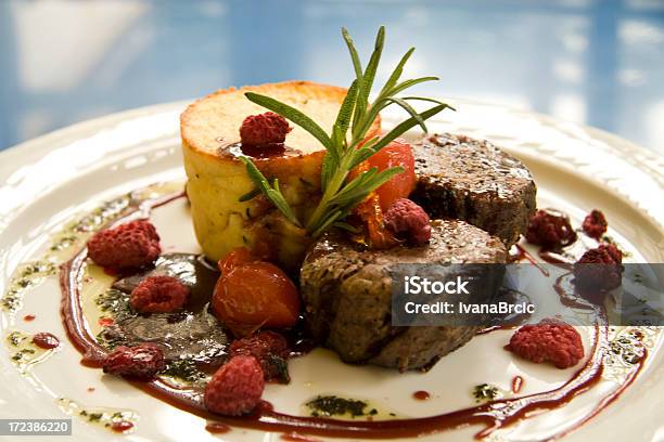 Photo libre de droit de Steak De Bœuf banque d'images et plus d'images libres de droit de Aliment - Aliment, Aliment rôti, Aliments et boissons