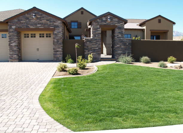 istock Neighborhood House 172386465