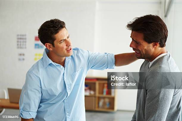 Foto de Ajudando Um Amigo Devastadas e mais fotos de stock de Atormentado - Atormentado, Ficar de Pé, Adulto