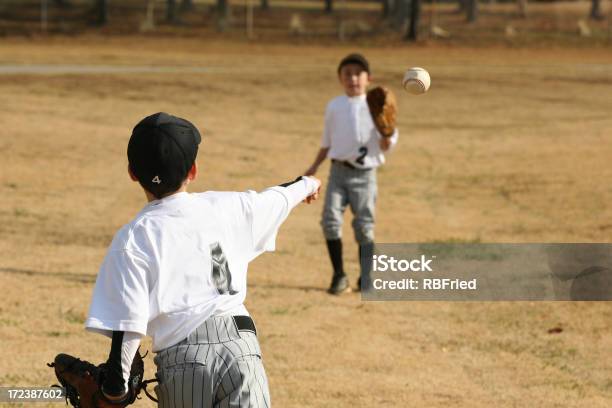 Baseball - Fotografie stock e altre immagini di Bambino - Bambino, Baseball, Giocare