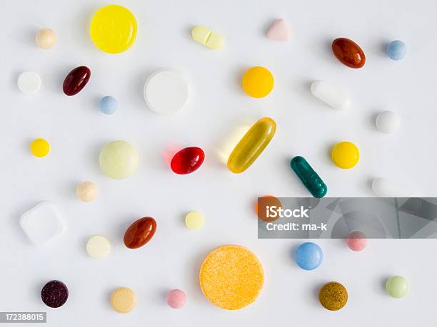 Pílulas Colorido - Fotografias de stock e mais imagens de Amarelo - Amarelo, Analgésico, Antibiótico