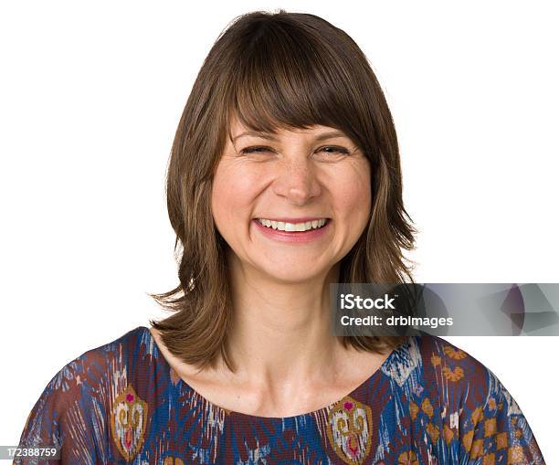 Retrato De Mujer Sonriente Foto de stock y más banco de imágenes de 40-44 años - 40-44 años, Fondo blanco, Foto de cabeza